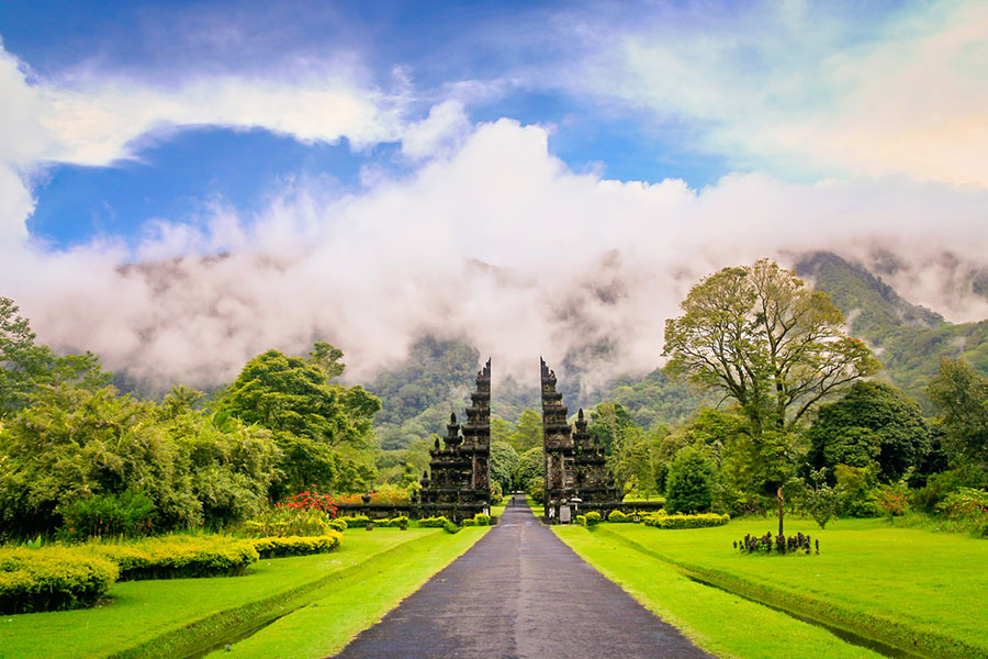 What Makes Handara Gate a Tourist Destination?